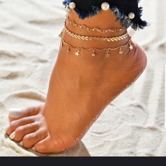 Jewelry - Gorgeous GOLD 3 piece anklet set